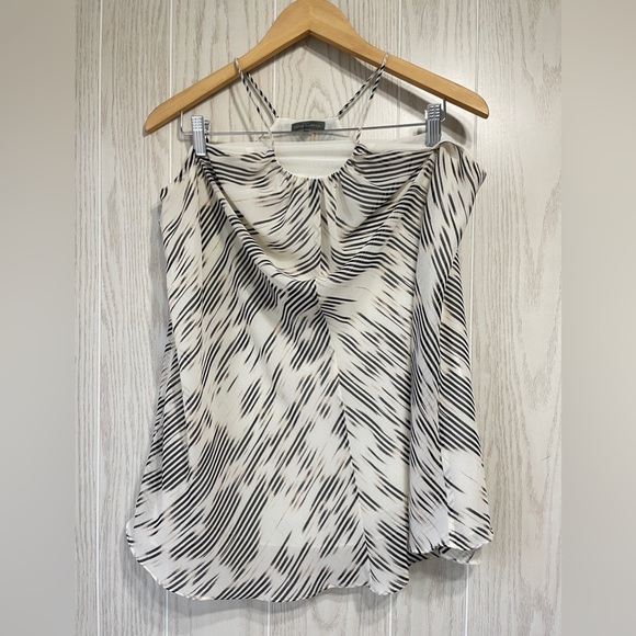 Vince Camuto Sleeveless Blouse With Design Size Medium - Picture 3 of 4